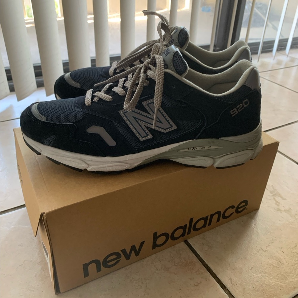 New Balance 920 navy size 9